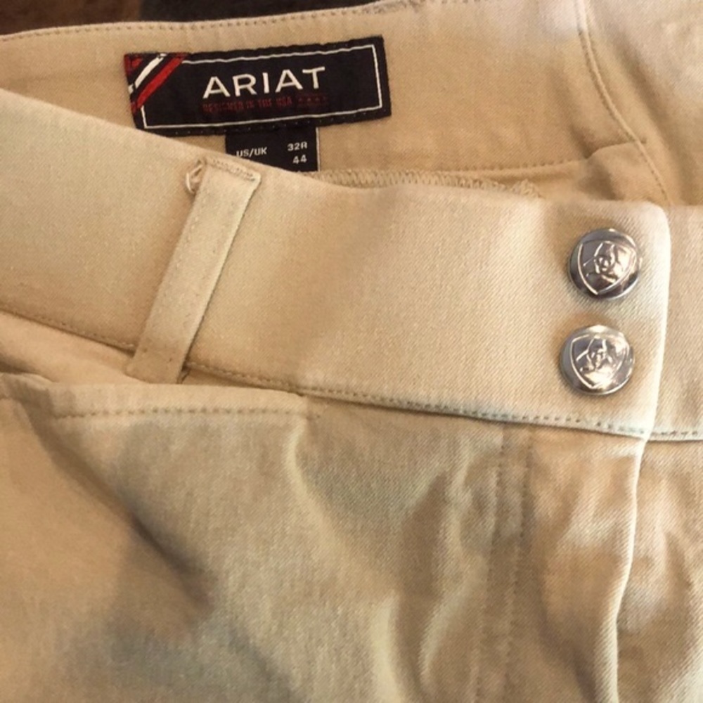 Riding pants ARIAT size 32 Reg. Belted 2 pockets.Two front clasps,light tan,NICE